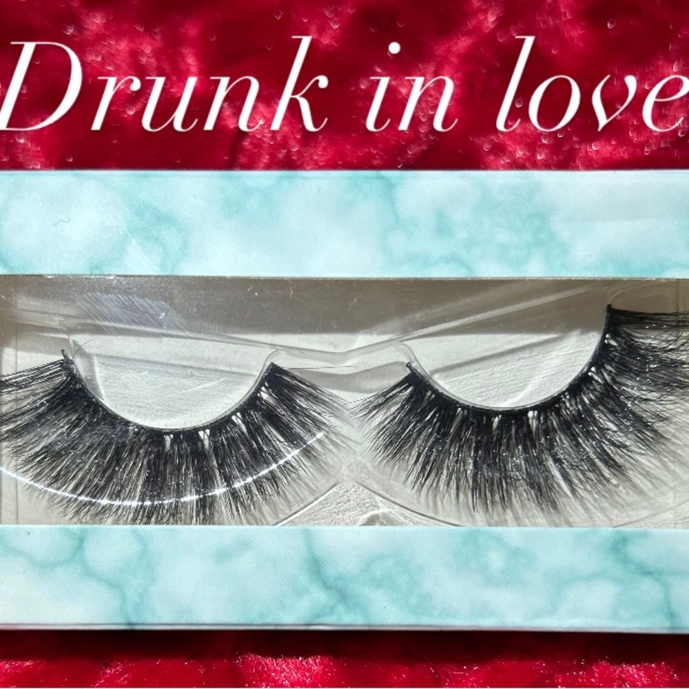 Lashes - Picture 4 of 12